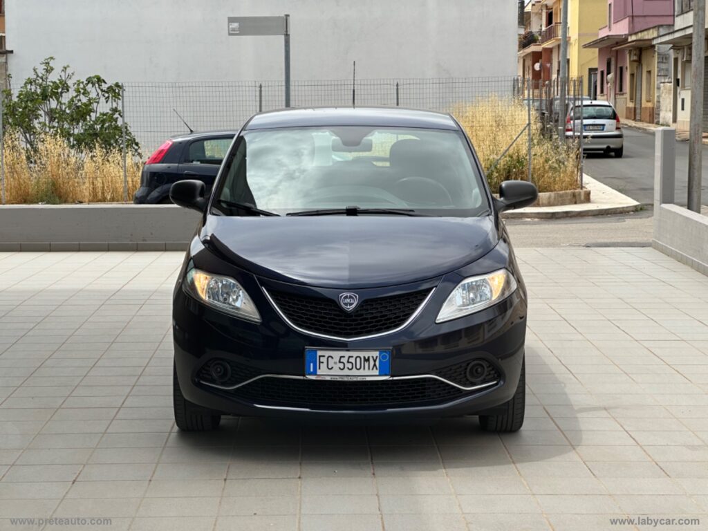 Ypsilon 1.2 69 CV 5p. Silver