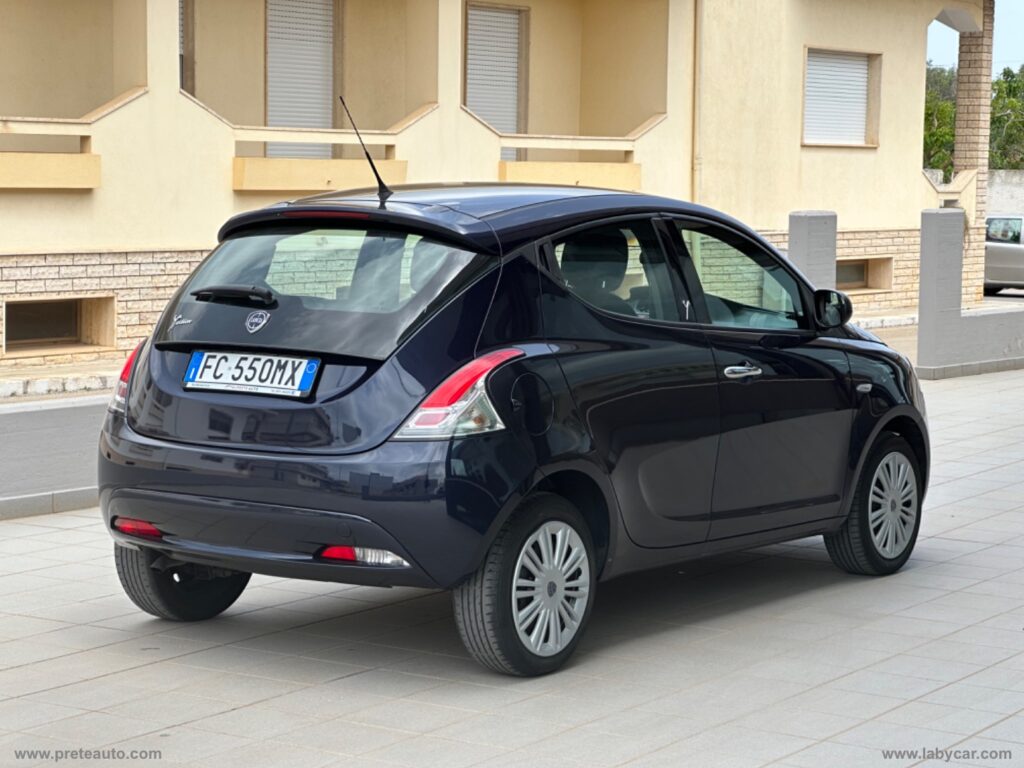 Ypsilon 1.2 69 CV 5p. Silver