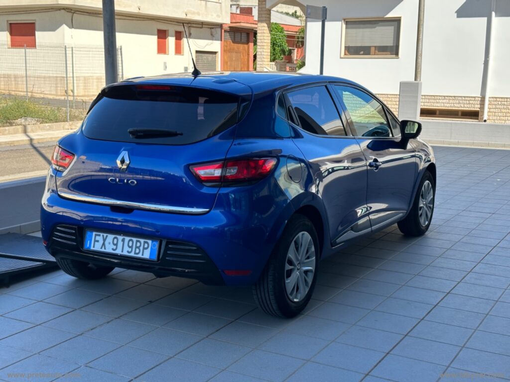 Clio TCe 12V 75CV 5p. Moschino Zen