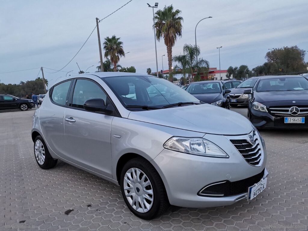 Ypsilon 0.9 T.Air 85 CV 5p. PLATINUM