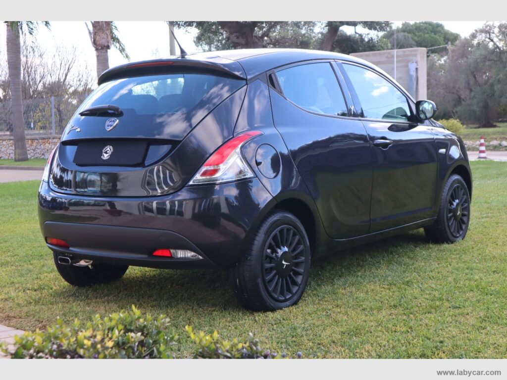 Ypsilon 1.2 69 CV 5p. Elefantino