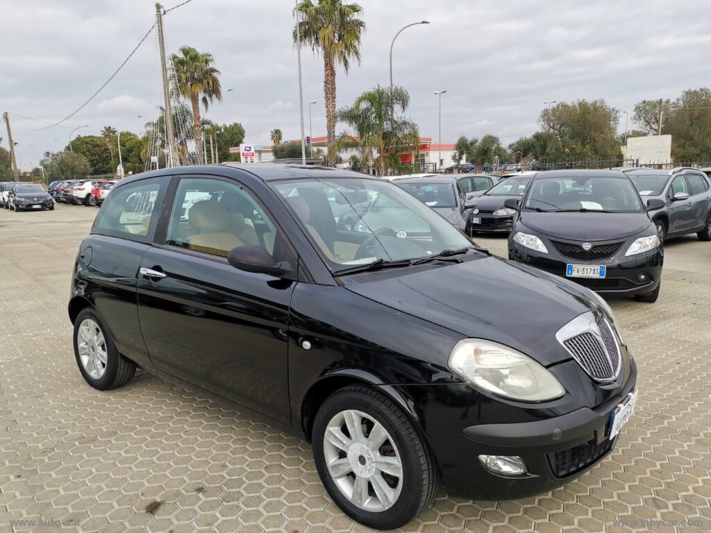 Ypsilon 1.3 MJT 16V Platino